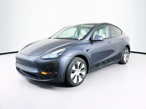 Used 2023 Tesla Model Y Long Range image 3