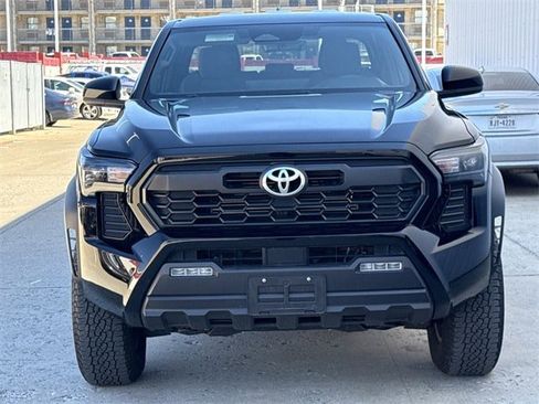 Used 2024 Toyota Tacoma TRD Off-Road image 6