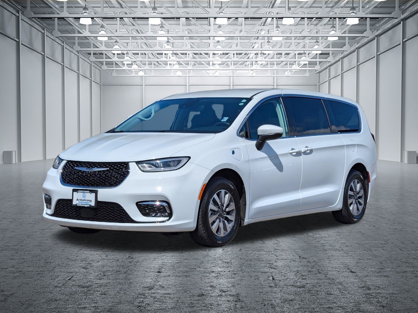 Used 2023 Chrysler Pacifica Touring-L FWD image 9