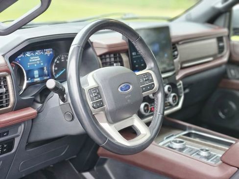 Used 2023 Ford Expedition Limited image 12