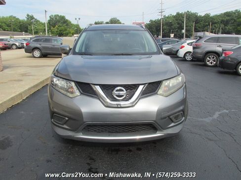 Used 2016 Nissan Rogue SV image 2