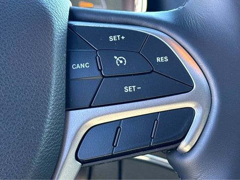 Certified 2021 Jeep Grand Cherokee Limited image 17