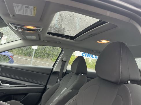 Used 2025 Hyundai Elantra SEL FWD image 17