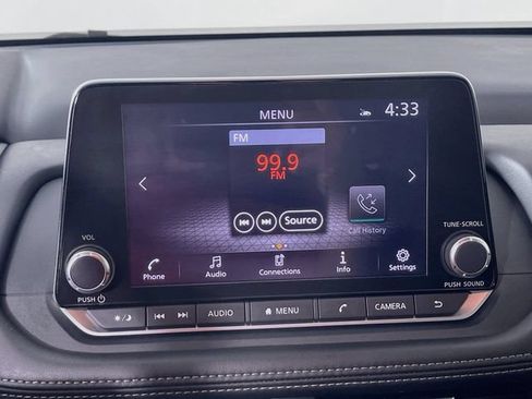 Used 2025 Nissan Rogue SV FWD image 15