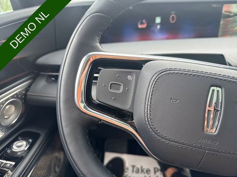 Used 2025 Lincoln Nautilus Reserve AWD/4WD image 41