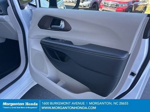 Used 2023 Chrysler Voyager LX FWD image 37