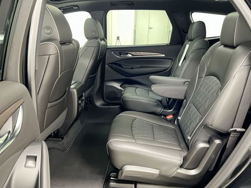 Used 2024 Buick Enclave Avenir AWD/4WD image 24