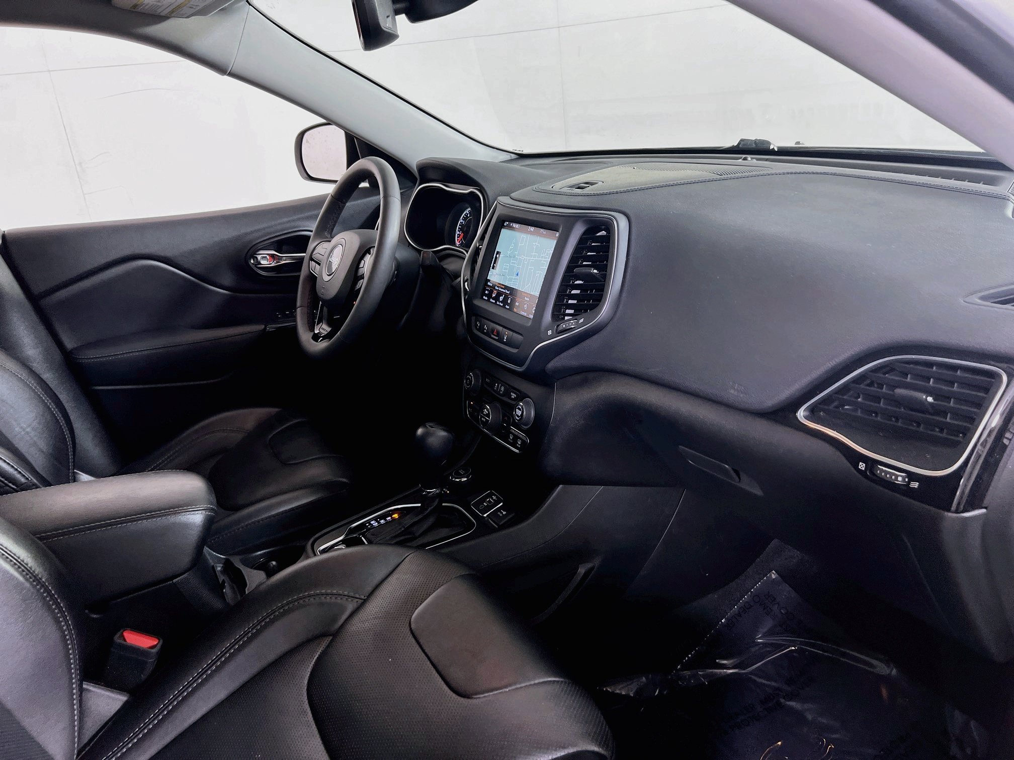 Used 2023 Jeep Cherokee Altitude Lux w/ Lux Elite Package AWD/4WD image 29