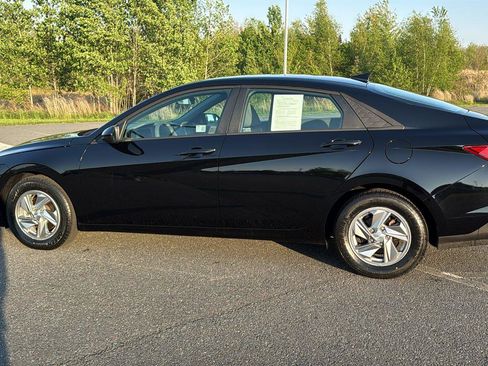 Used 2024 Hyundai Elantra SE FWD image 11