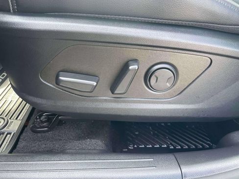 Used 2025 Hyundai Tucson Limited AWD/4WD image 18