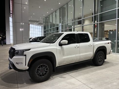 Used 2023 Nissan Frontier PRO-4X w/ Pro-4X Premium Package image 3