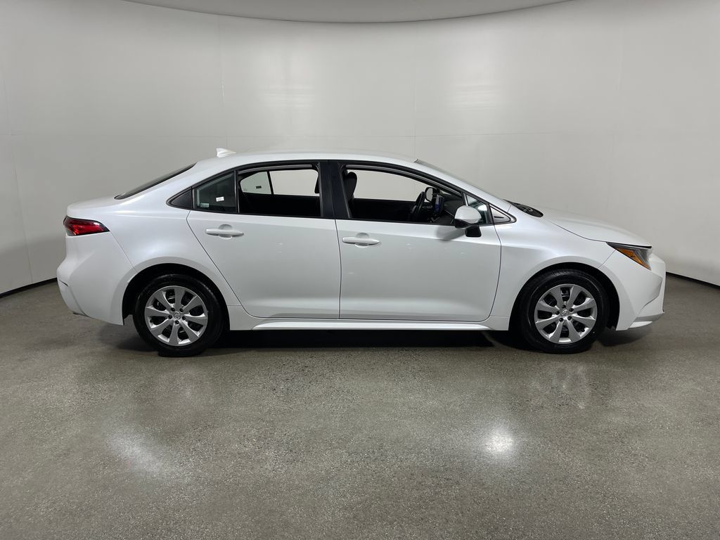 Used 2025 Toyota Corolla LE FWD image 2