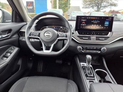 Certified 2024 Nissan Altima 2.5 SV w/ SV Premium Package image 9