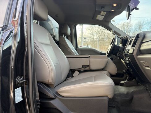 Used 2018 Ford F550 4x4 Regular Cab Super Duty image 34