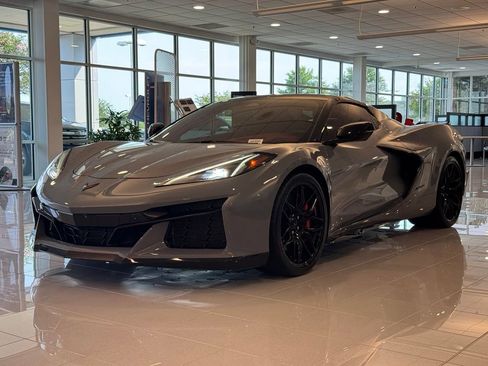 Used 2024 Chevrolet Corvette Z06 RWD image 9