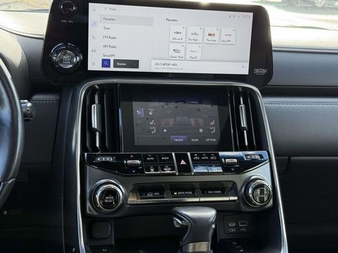 Used 2023 Lexus LX 600 4WD w/ Luxury Package image 19