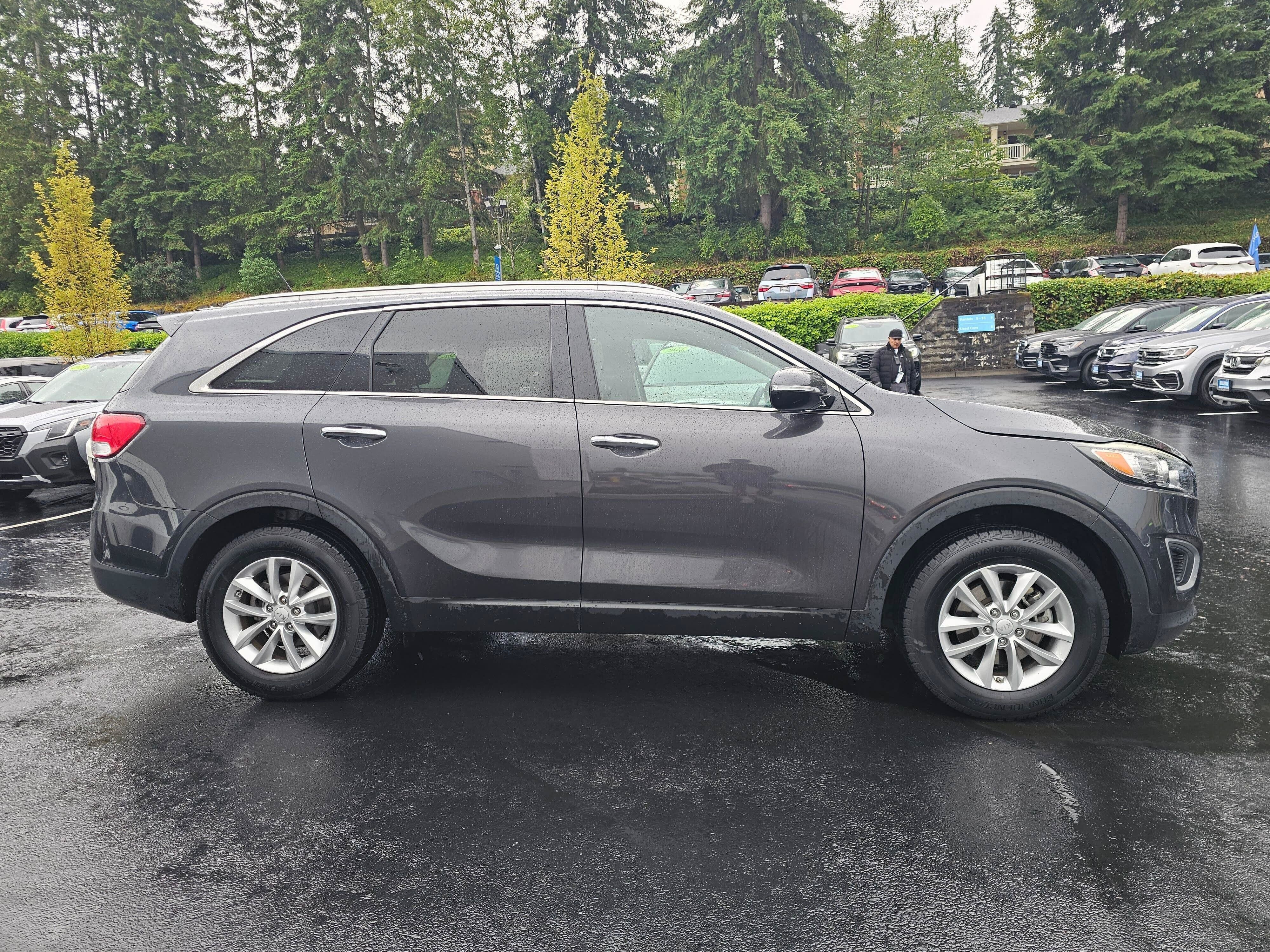 Used 2017 Kia Sorento FWD image 8