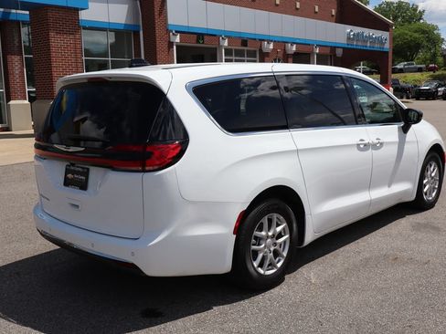 Used 2026 Chrysler Pacifica Select FWD image 33