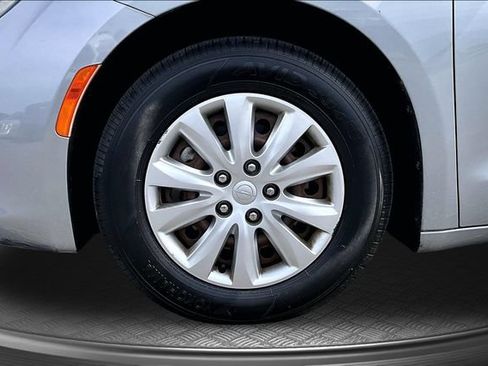 Used 2020 Chrysler Voyager L FWD image 29