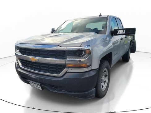 Used 2017 Chevrolet Silverado 1500 W/T w/ WT Convenience Package AWD/4WD image 3