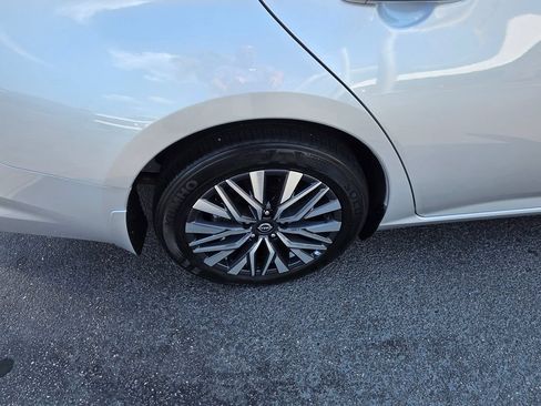 Used 2024 Nissan Altima 2.5 SV w/ SV Premium Package FWD image 9