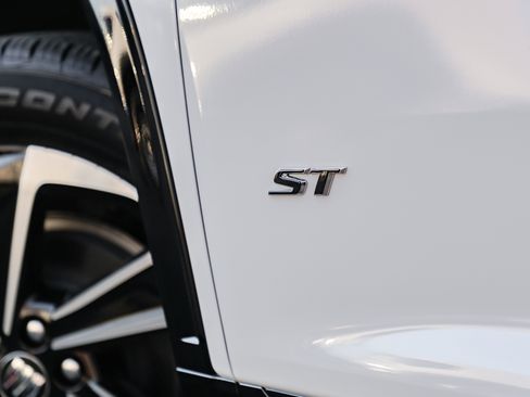 New 2026 Buick Enclave Sport Touring w/ Power Package image 5