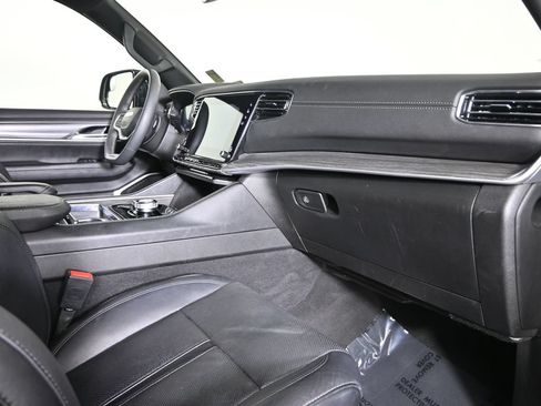 Used 2024 Jeep Wagoneer Series II w/ Flexible Seating Group AWD/4WD image 15