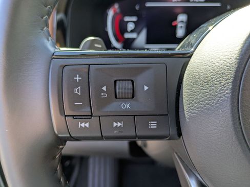 Used 2024 Nissan Pathfinder Platinum FWD image 17