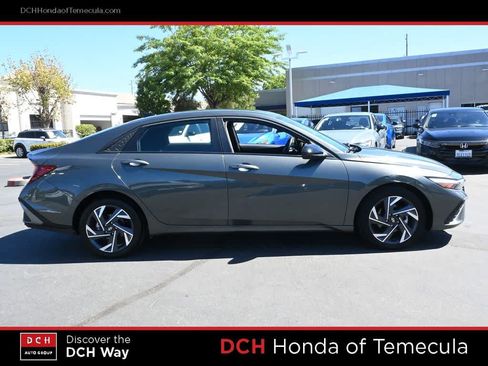 Used 2025 Hyundai Elantra Sport FWD image 5