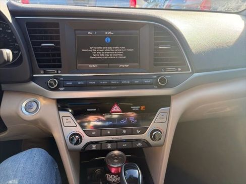 Used 2017 Hyundai Elantra SE w/ SE A/T Tech Package 03 image 8