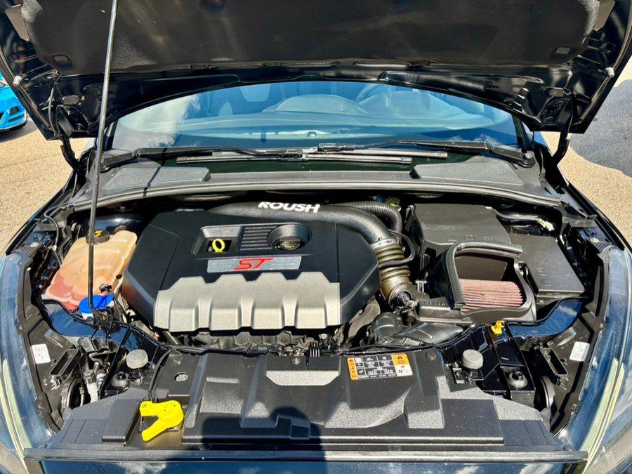 Used 2017 Ford Focus ST FWD image 29