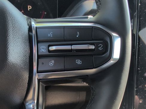 Used 2025 GMC Yukon XL Denali AWD/4WD image 15