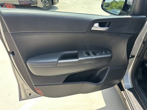 Used 2020 Kia Sportage LX w/ LX Popular Package FWD image 11