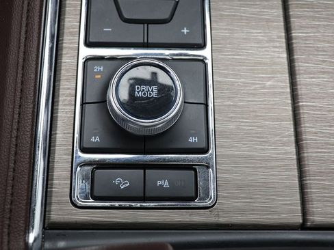 Used 2024 Ford Expedition Limited image 31