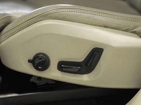 Used 2017 Volvo XC90 T8 Inscription w/ Luxury Package image 37