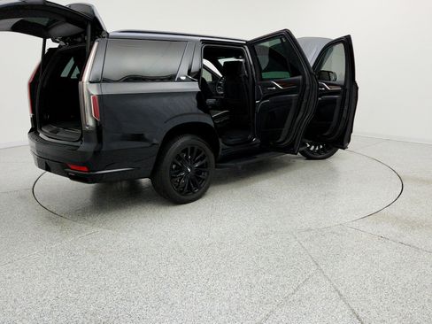 Used 2024 Cadillac Escalade Premium Luxury image 17