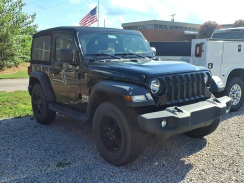 Used 2018 Jeep Wrangler Sport AWD/4WD image 3