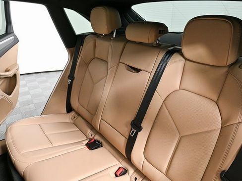 Certified 2025 Porsche Macan AWD image 20