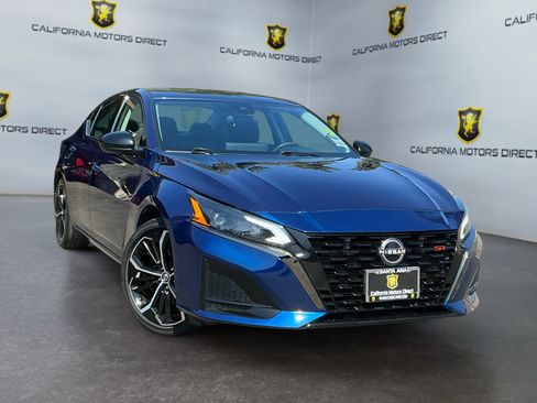 Used 2023 Nissan Altima 2.5 SR w/ SR Premium Package image 3