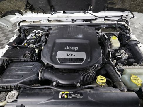 Used 2017 Jeep Wrangler 75th Anniversary image 38