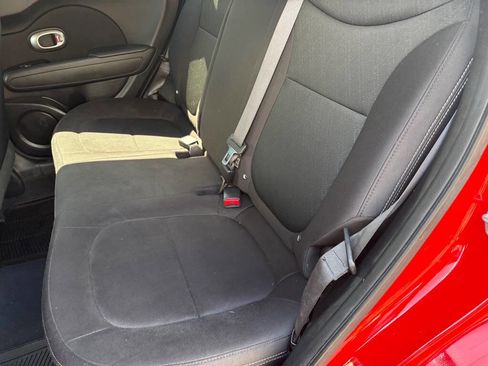 Used 2019 Kia Soul FWD image 17