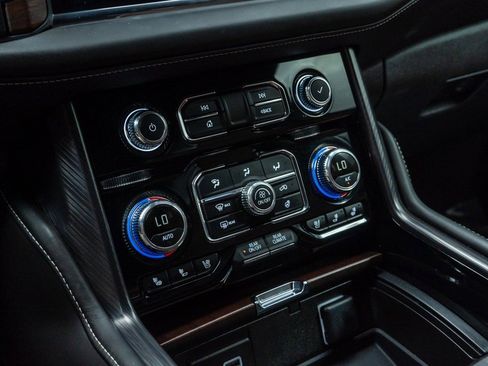 Used 2024 GMC Yukon XL Denali Ultimate image 17