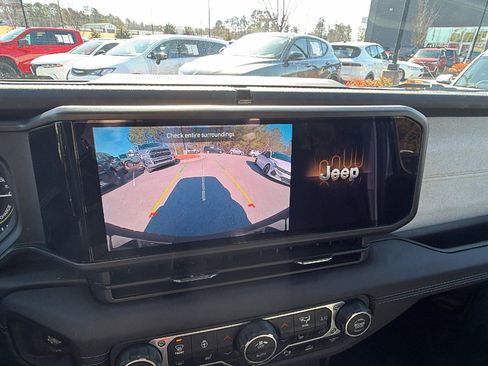 Used 2025 Jeep Wrangler Sahara w/ Safety Group image 32