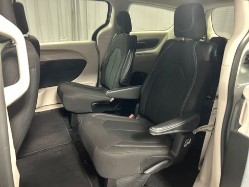 Used 2023 Chrysler Voyager LX image 23