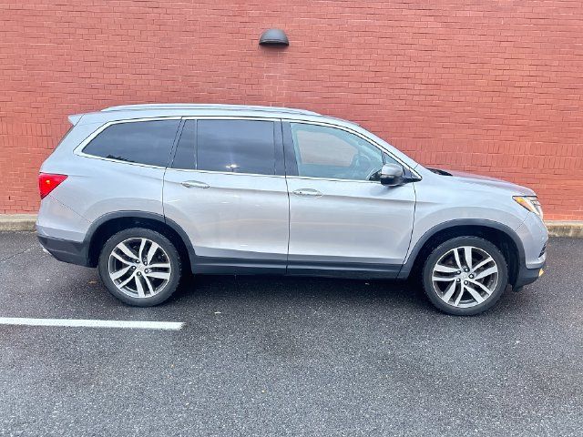 Used 2017 Honda Pilot Elite image 2