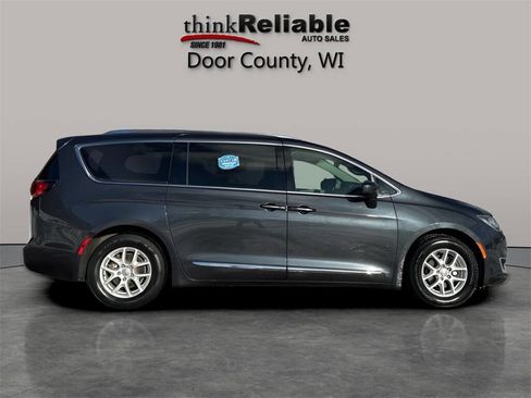 Used 2020 Chrysler Pacifica Touring-L image 6