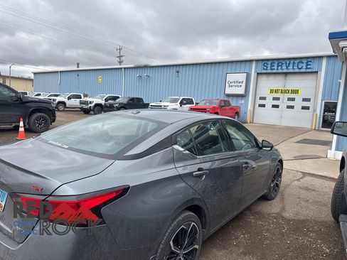 Used 2024 Nissan Altima 2.5 SR w/ SR Premium Package AWD/4WD image 12