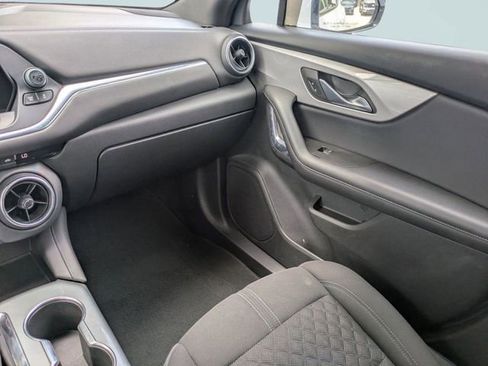 Used 2021 Chevrolet Blazer LT FWD image 18