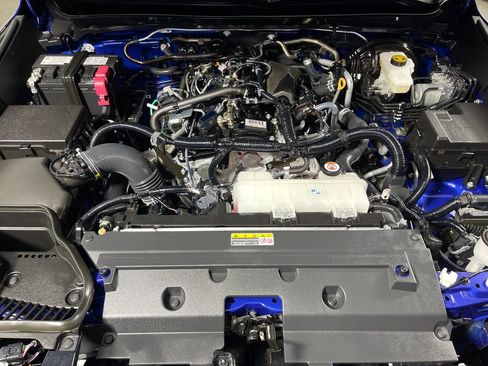 Certified 2025 Toyota Tacoma SR5 AWD/4WD image 9