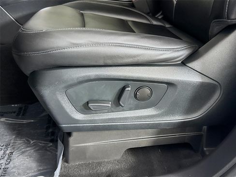 Used 2022 Ford Explorer XLT w/ Equipment Group 202A RWD image 22